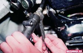 Как заменить рабочий цилиндр сцепления ВАЗ 2106