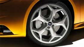 Колесные литые диски  для тюнинга Ford Focus 2 своими руками
